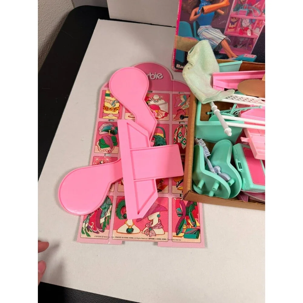 Vintage 1988 Barbie Step 'n Style Boutique Shoe Store Playset Mattel #2769
